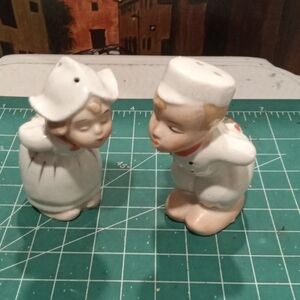 Mid Century Vintage Rare Kissing Dutch Girl / Chef Salt / Pepper Shaker Japan
